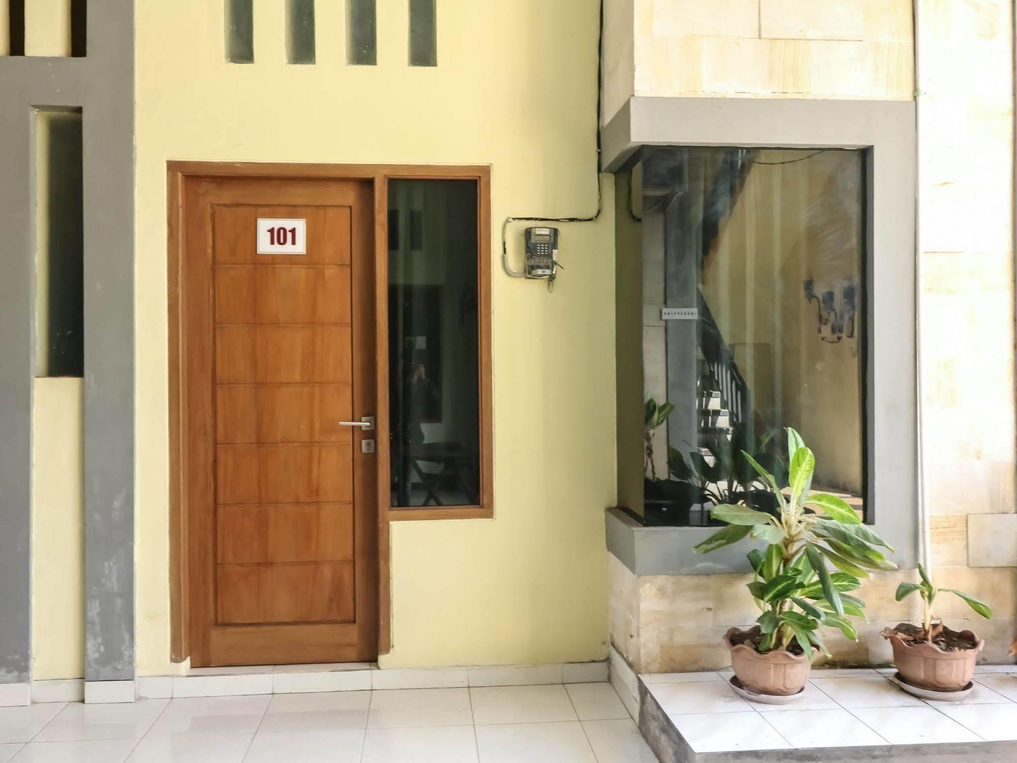 Super Oyo 91495 Hotel Indah Residence 덴파사르 외부 사진