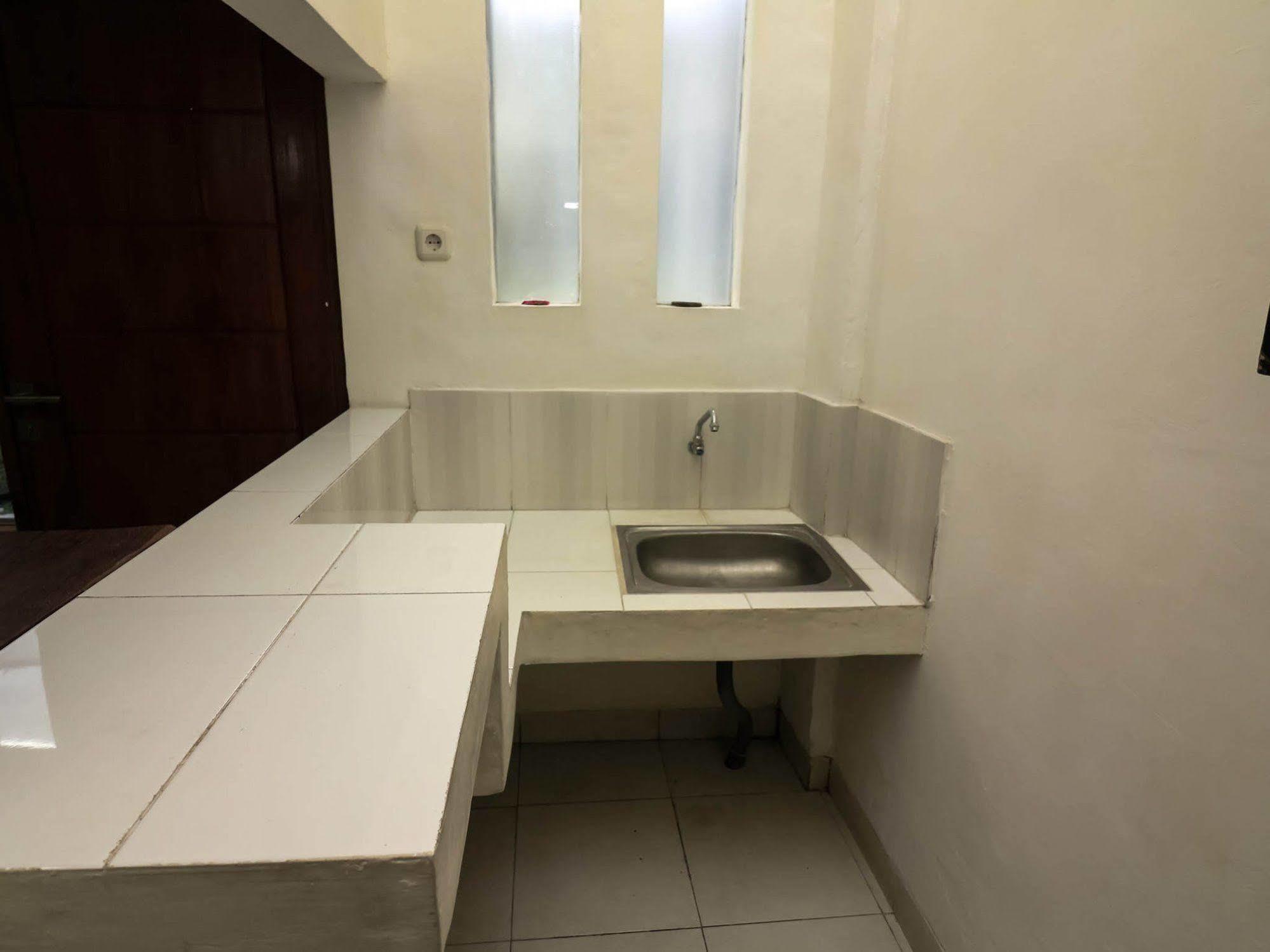 Super Oyo 91495 Hotel Indah Residence 덴파사르 외부 사진
